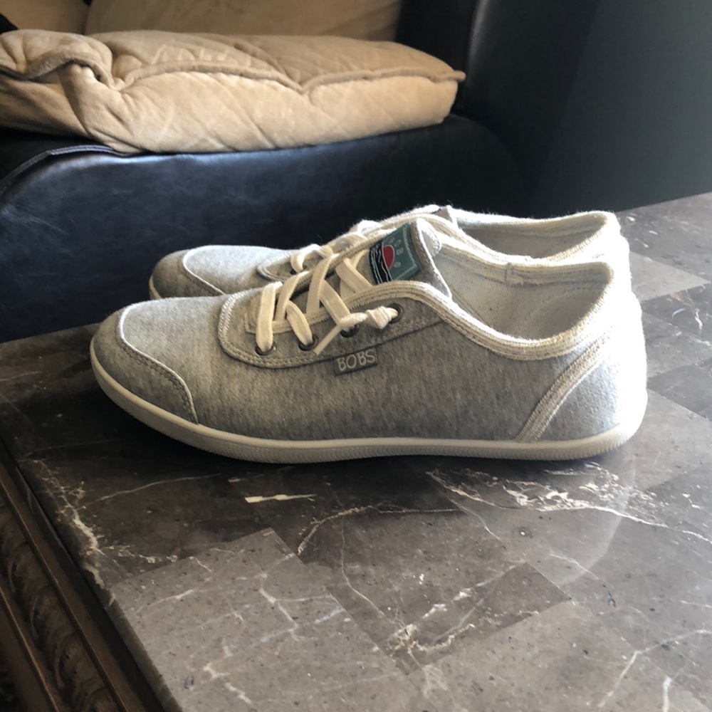 Bob’s gray size 7